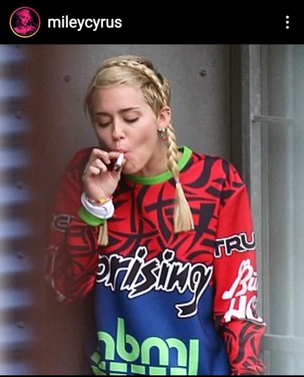 Miley Cyrus, 28 de ani, susține că fumează țigară după țigară, până la filtrufoto: Instagram