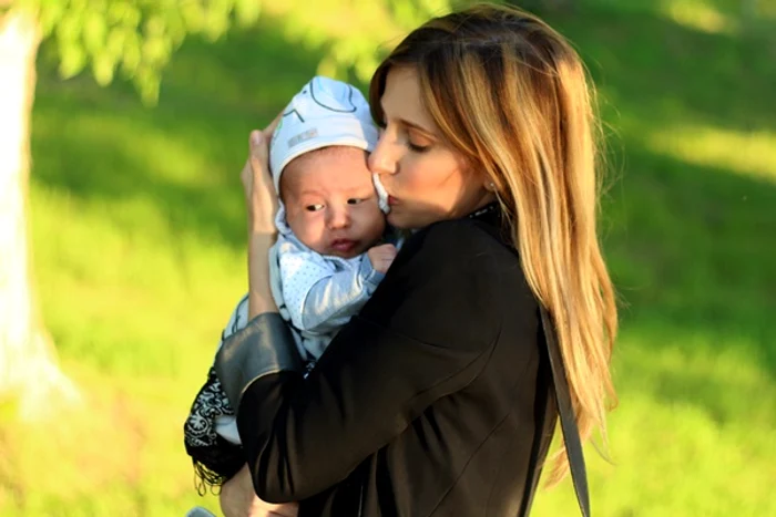 Dana Rogoz l-a nascut acum doua luni pe Vlad, primul ei copil