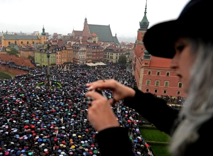 Femeile reprezintă aproximativ 45% din forţa de muncă a Poloniei, o economie de 475 de miliarde de dolari pe an