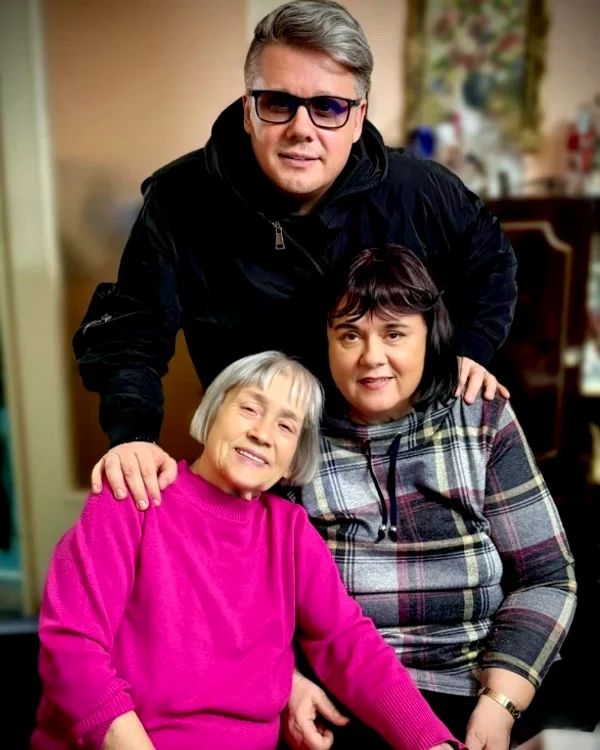 Fuego s-a revăzut cu mama și bunica lui - Foto: Instagram