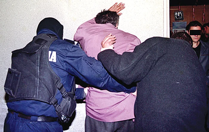 Doi proxeneți au primit închisoare cu executare FOTO Adevărul