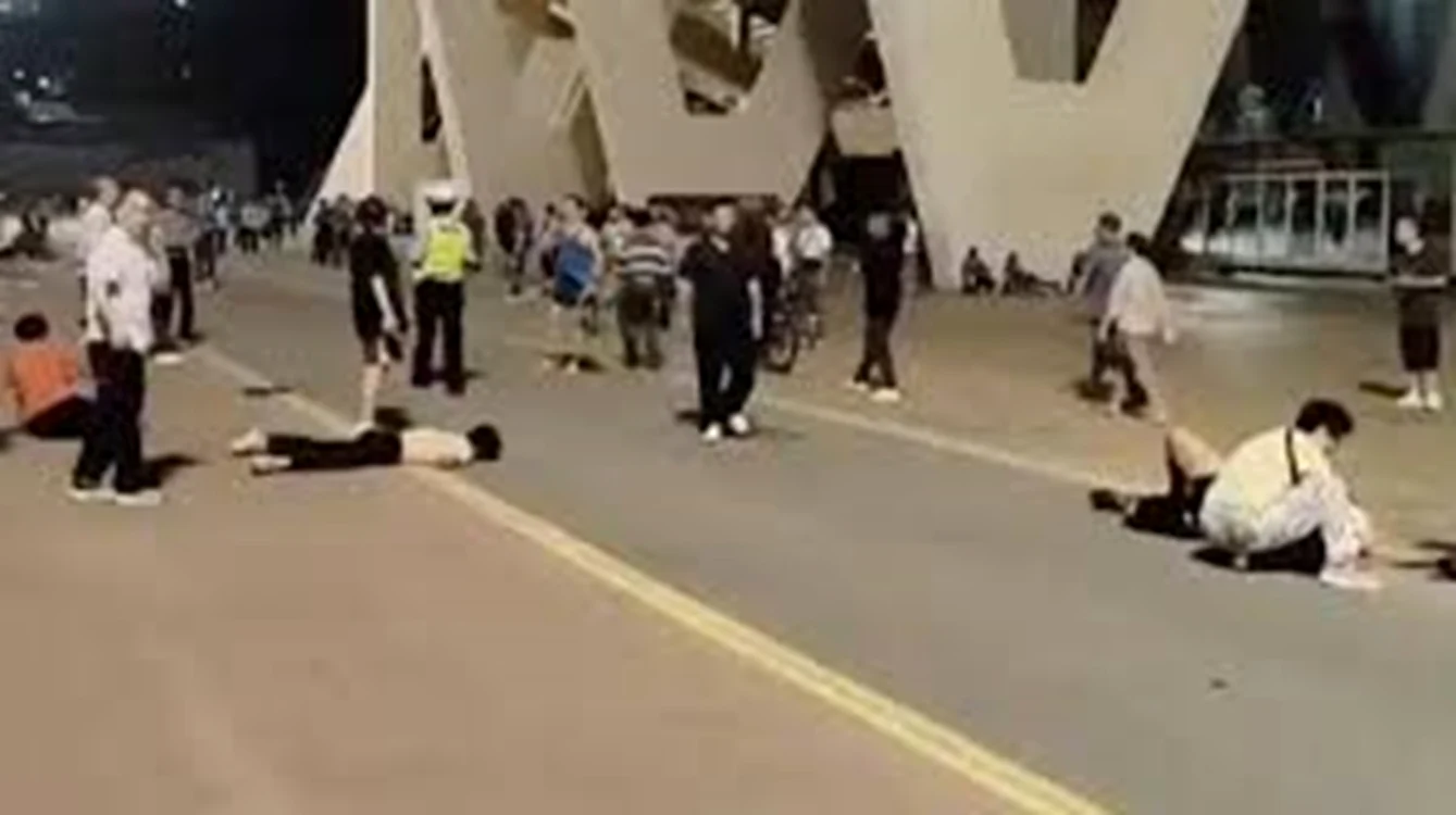 Un bărbat a intrat cu mașina în mulțime și a ucis cel puțin 35 de persoane. Foto: captură video  