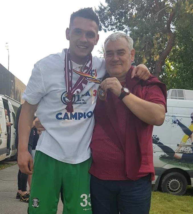 
    Ștefan Ciuculescu, alături de tatăl său Silviufoto: Instagram  