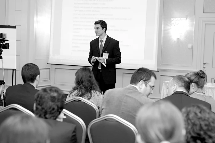 Cînd ţara arde, societatea civilă există – impresii de la Forumul Educaţiei 2010 jpeg