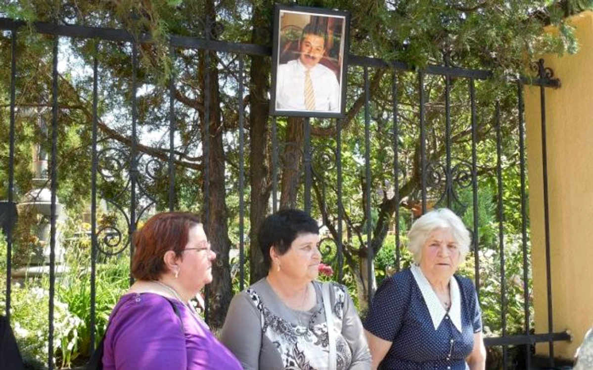Milionarul Ilie Vonica a fost înmormântat în prezenţa a 500 de oameni. (Foto: Ramona Găină)