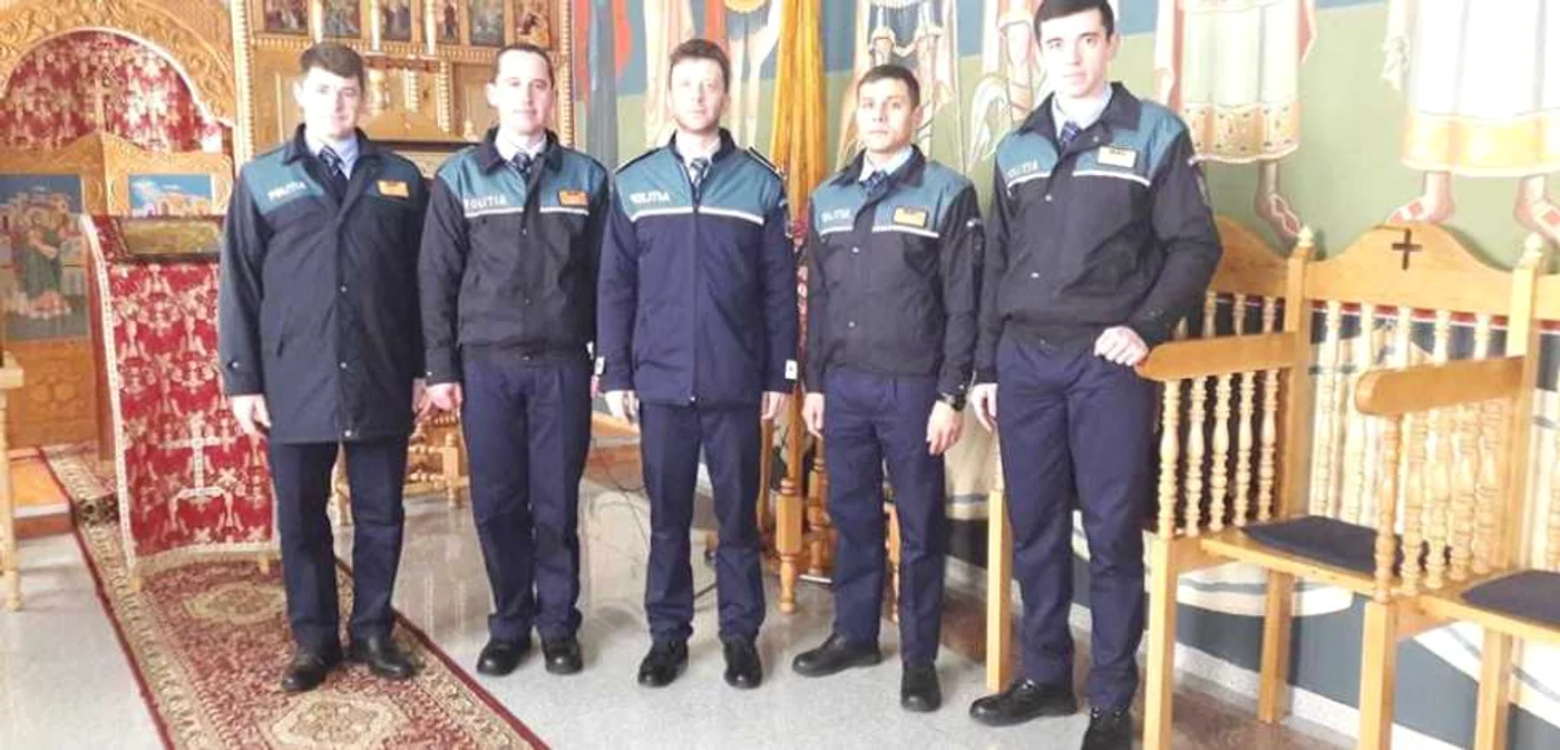 De la dreapta la stânga, Constantin Achiţiei, Valentin Abel Mocanu, Nicu Turcu, Cătălin Constantinescu şi Vasile Nohai sunt absolvenţi de Teologie care au decis să devină poliţişti FOTO Diana Frîncu