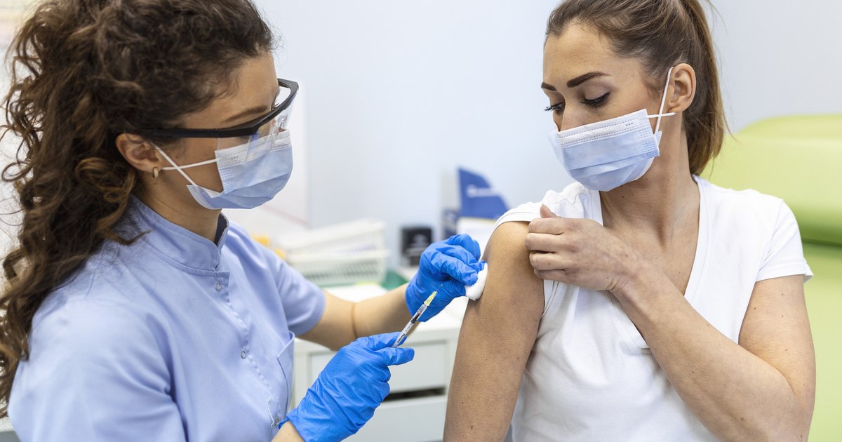 Patru vaccinuri ce protejează împotriva unor boli ar putea scădea riscul de demență