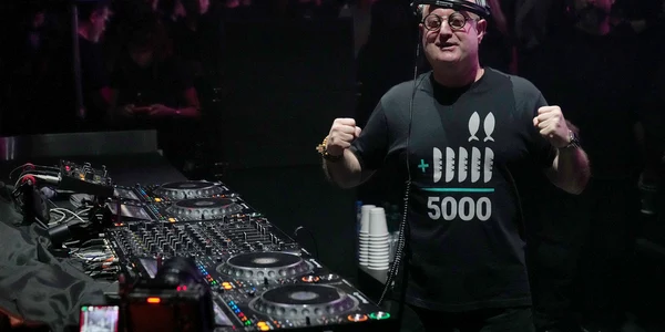 Preotul DJ jpg