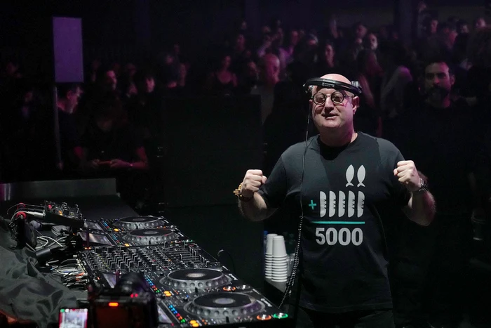 VIDEO Ziua preot, noaptea DJ în cluburi. Părintele Guilherme a stârnit entuziasm și controverse pe ringul de dans din Beirut