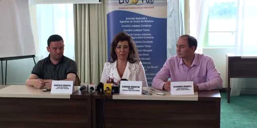 Corina Martin cu reprezentanţii agenţiilor de turism din Moldova. FOTO Adrian Boioglu