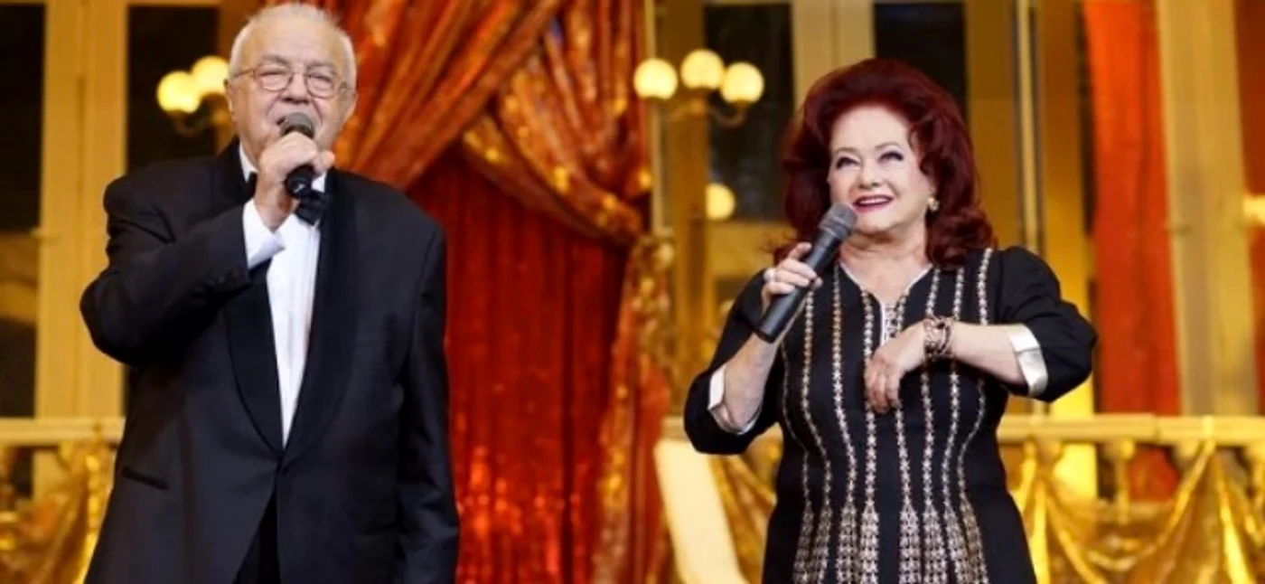 Stela Popescu și Alexandru Arșinel, pe scena Teatrului Constantin Tănase foto: Facebook 