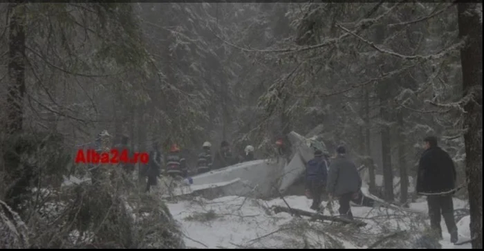 
    Sătenii s-au chinuit să-i ca e cadavrul lui Adrian Iovan ca să nu îngheţe bocnă peste noapte  