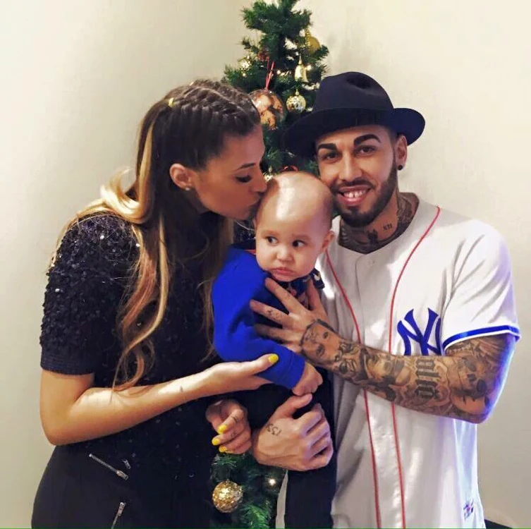 
    Valentina Pelinel l-a născut pe Milan Cristian pe 8 iunie 2016foto: Facebook  