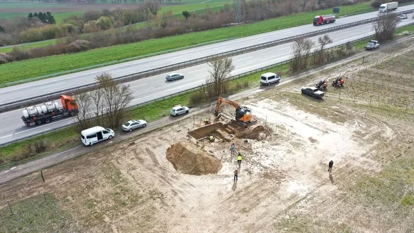 Vedere aeriană a sitului arheologic de lângă Bad Camberg (© Ferenc Kantor / Landesamt für Denkmalpflege Hessen)  