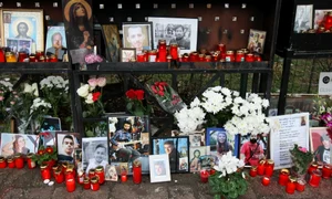 S a ridicat un altar în memoria celor decedaţi jpeg