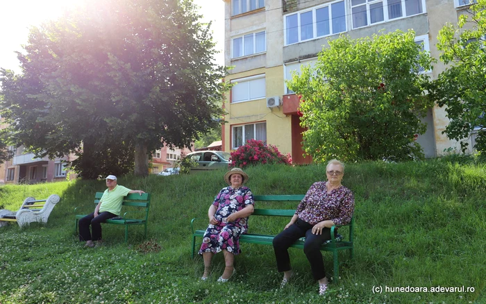 Localnici din Anina. Foto: Daniel Guță. ADEVĂRUL