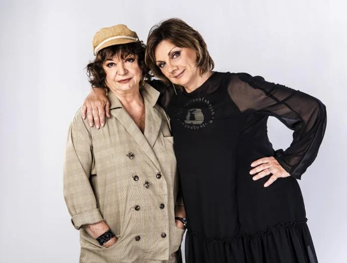 Alături de prietena ei, Carmen Tănase, cu care joacă în "Fructul oprit"