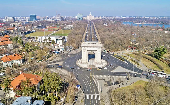 
    2020. Arcul de Triumf, Şoseaua Kiseleff şi Piaţa Presei Libere, în zilele noastre  