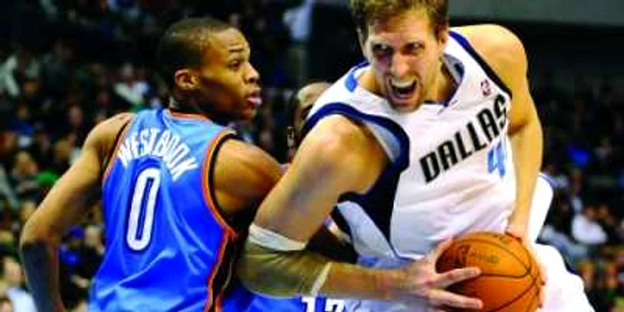 Dirk Nowitzki (dreapta) este favoritul fanilor texani