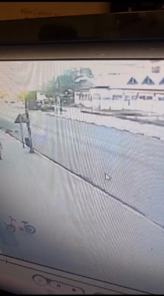 Bărbat filmat furând bicicleta unui copil, la Găești. Ce le-a spus polițiștilor VIDEO