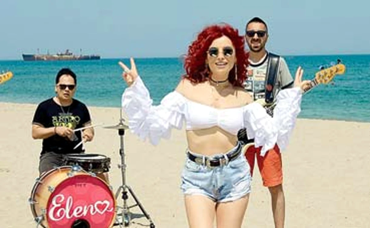 
    Elena Gheorghe a filmat, zilele  trecute, la Mamaia, videoclipul  piesei ”Lăcrămioara”  