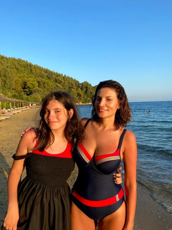 Ioana a văzut două ţări împreună cu iubitul Cristian şi cu fiica Ruxandra