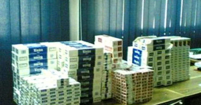 Braşov: 40.000 de pachete de ţigări netimbrate, confiscate de poliţişti