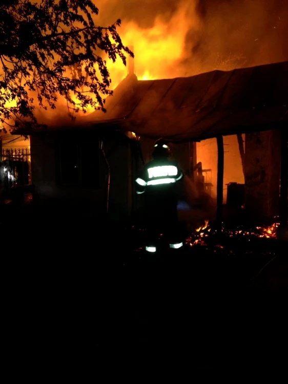 Pompierii au stins rapid incendiul FOTO Adevărul