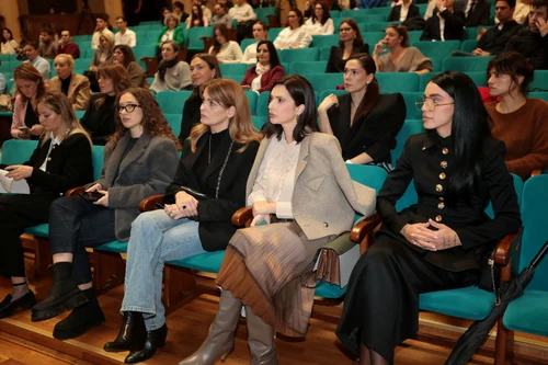 Laura Cosoi, Elwira Deatcu, Andreea Berecleanu, Adelina Pestrițu, Aylin Cadâr, Irina Fodor și Adela Popescu la ASE