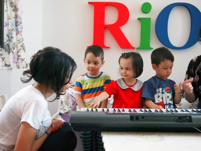 
    Nicoleta Luciu şi tripleţii  