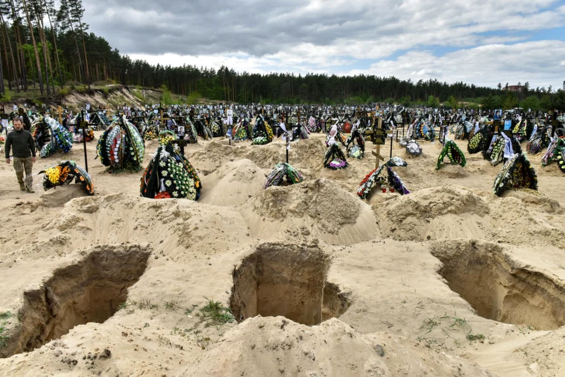 Cimitir în Irpin, oraş din regiunea Kiev FOTO EPA-EFE
