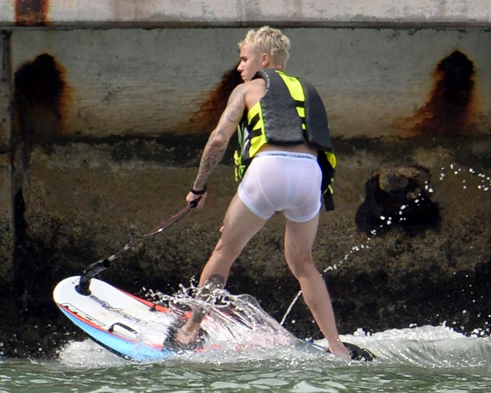 Exclusive    Justin Bieber Spends Time On A Yacht In Miami ***NO USE W/O PRIOR AGREEMENT CALL FOR PRICING*** jpeg