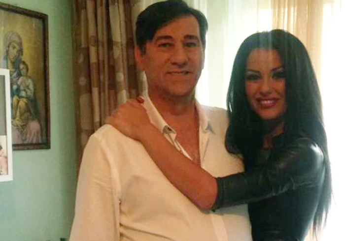 Nelu Crudu a ieșit deseori în lumina reflectoarelor, semn că îi place viața de vedetă tv la fel de mult ca fiicei sale, Daniela