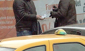 Reporterii Click! au cumpărat nestingheriţi de la bişniţarii din zona Obor jpeg