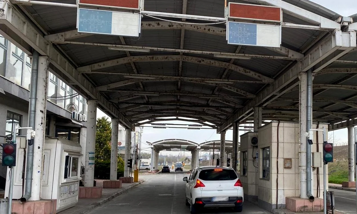 Un bărbat încerca să scoată din ţară, o maşnă de lux furată.