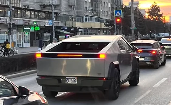Tesla Cybertruck. FOTO FB Best of Dacia