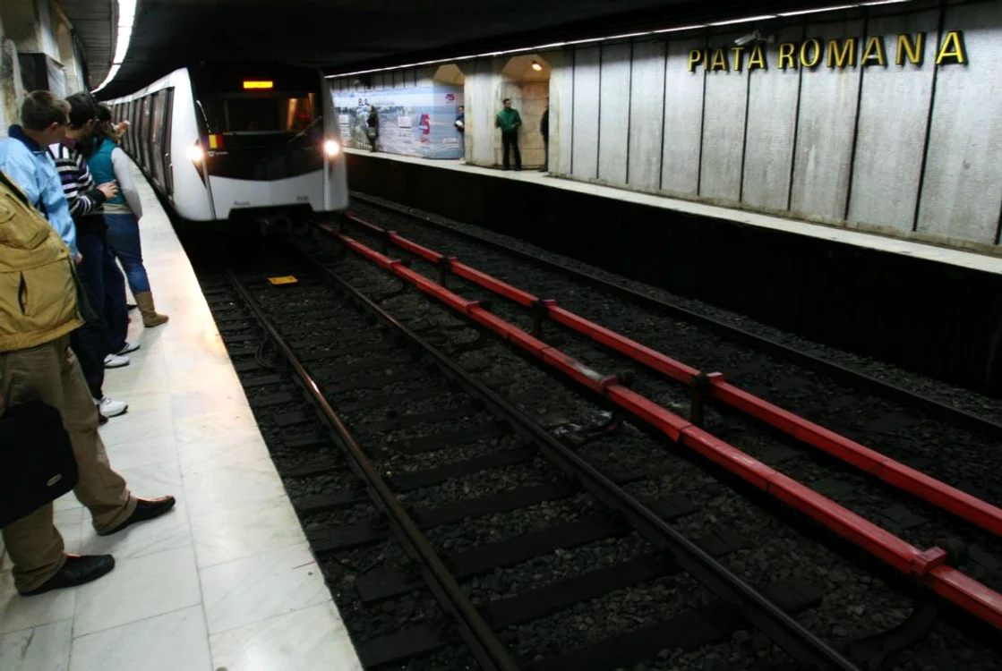 Trenurile de metrou nu pot opri pe loc în cazul în care o persoană cade pe șine. Foto: Click!