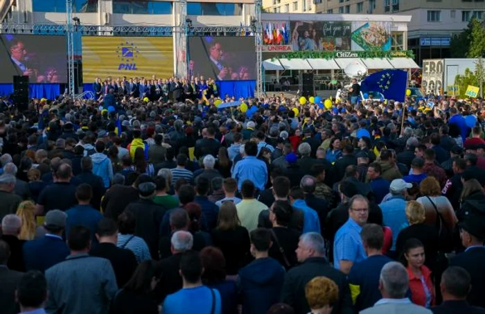 Iohannis la mitingul PNL de la Iaşi FOTO Facebook 