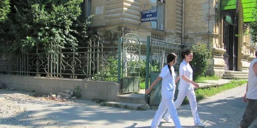 Doctorii spun că numărul bolnavilor de cancer din Dolj se apropie de 20.000. 