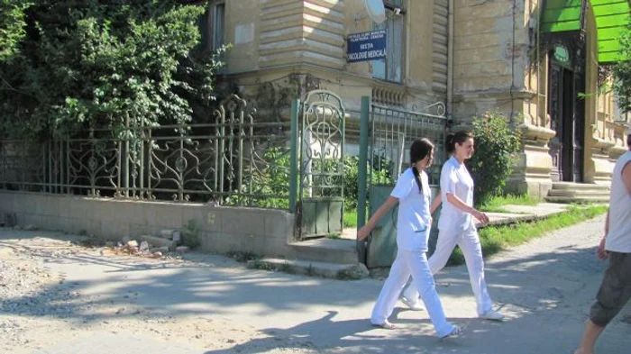 Doctorii spun că numărul bolnavilor de cancer din Dolj se apropie de 20.000.