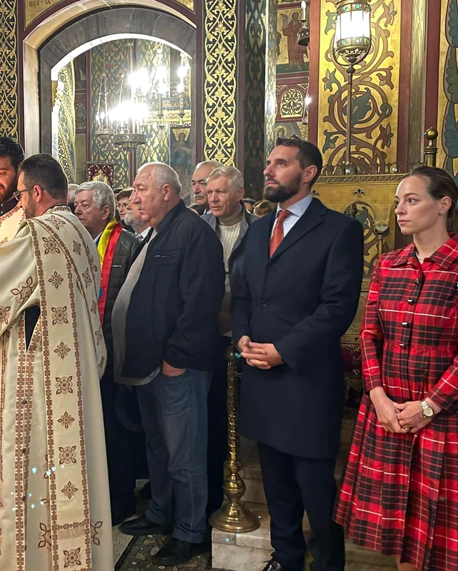 Alina Maria si Nicolae ai Romaniei, la slujba de comemorare a Regelui Ferdinand si a Reginei Maria, la Manastirea Curtea de Arges 2022 (11)   pagina oficiala jpg