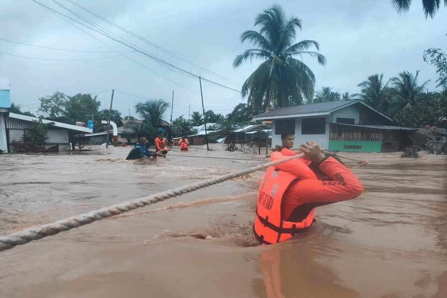 Inundații și alunecări de teren în Filipine: 44 de morți