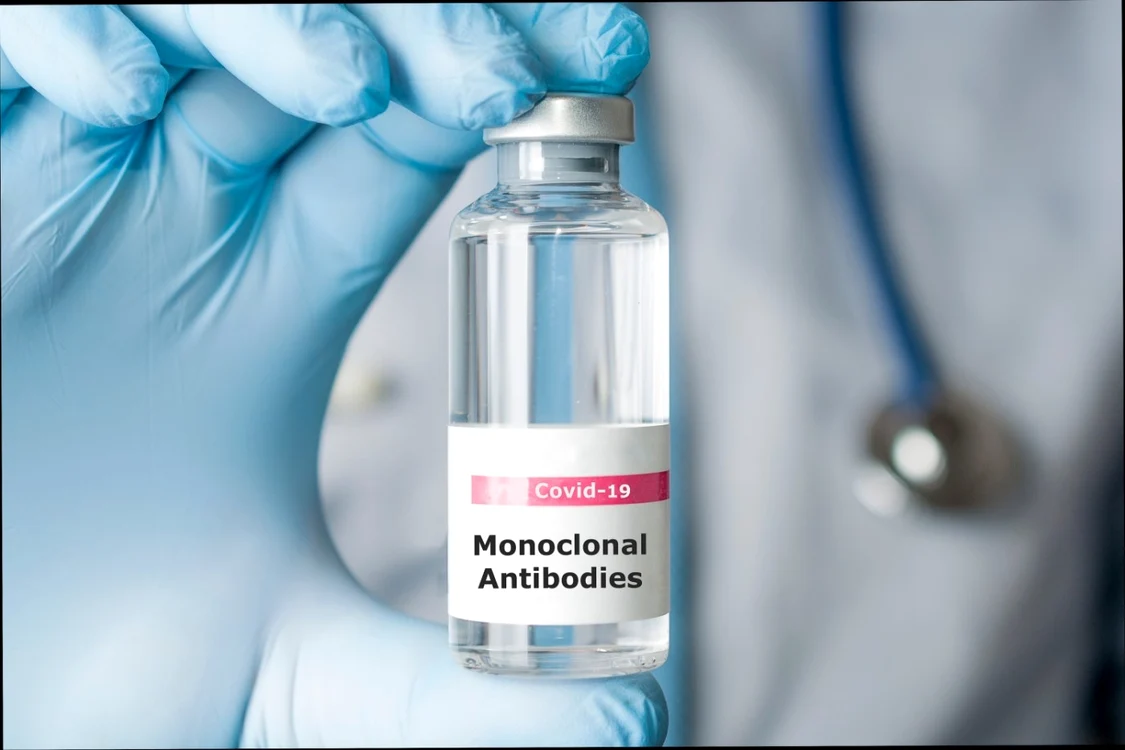 În procesul de îndrumare al pacienţilor pentru administrarea anticorpilor monoclonali, un rol important îl are medicul de familie. Foto: shutterstock