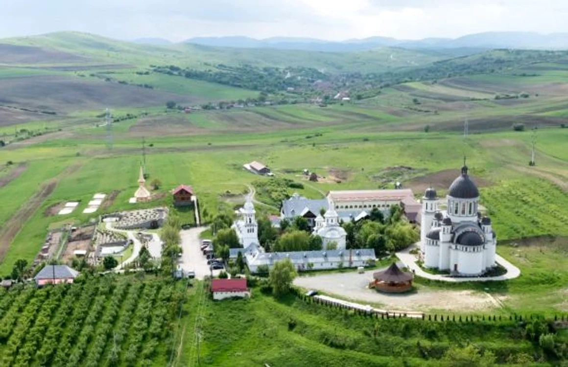manastirea dumbrava