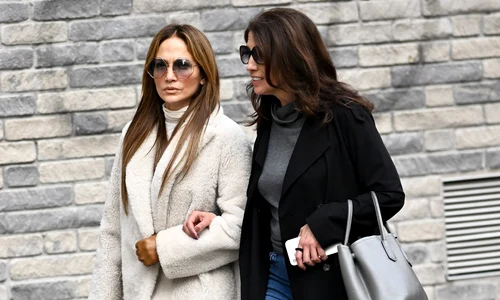 Jennifer Lopez și sora ei Lynda profimedia 0930439926 jpg