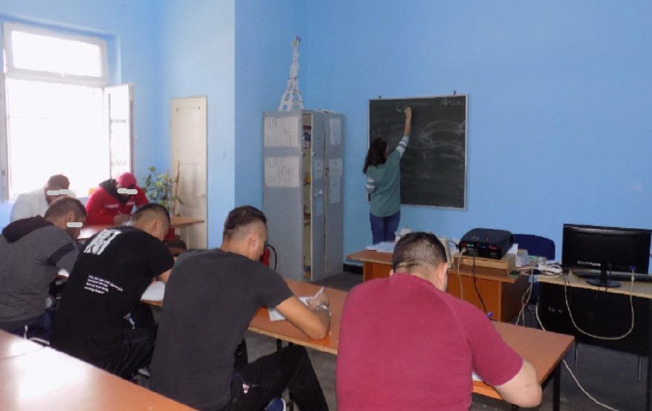 Condamnat analfabet, obligat de instanță să facă un curs de perfecționare profesională. Eroarea, reparată după un an