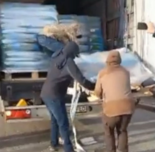 Camioane cu carne și grâu din România, atacate de fermierii francezi. „A fost un vandalism total” VIDEO