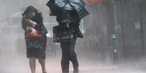 Ploile vor răcori întreaga țară