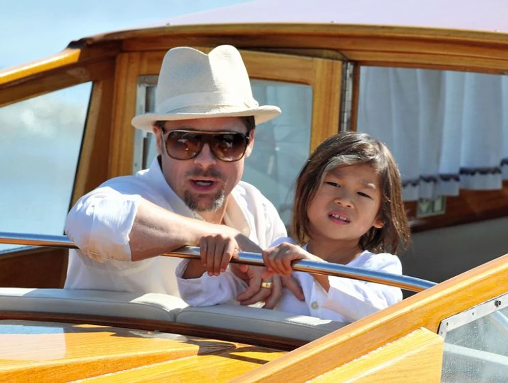 
    Brad Pitt, alături de fiul lui, Paxfoto: Getty  