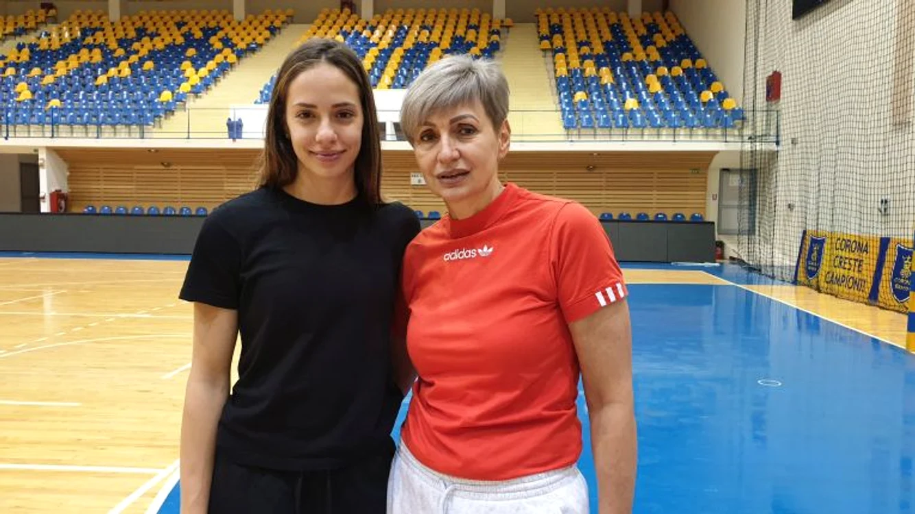 
    Sorina și mama ei, Mariana Tîrcă, scriu istorie la Brașov  
